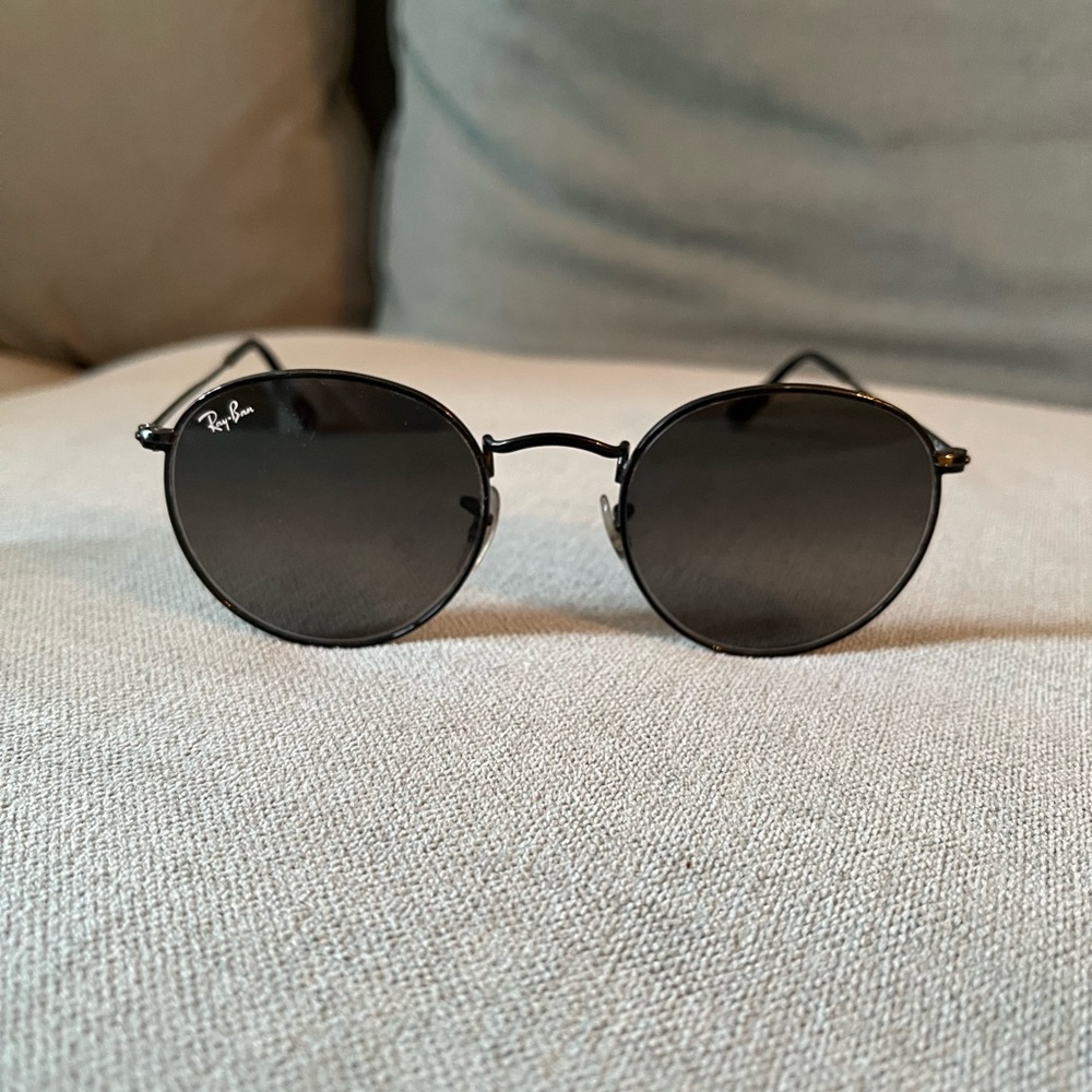 Ray-Ban Round Black Sunglasses